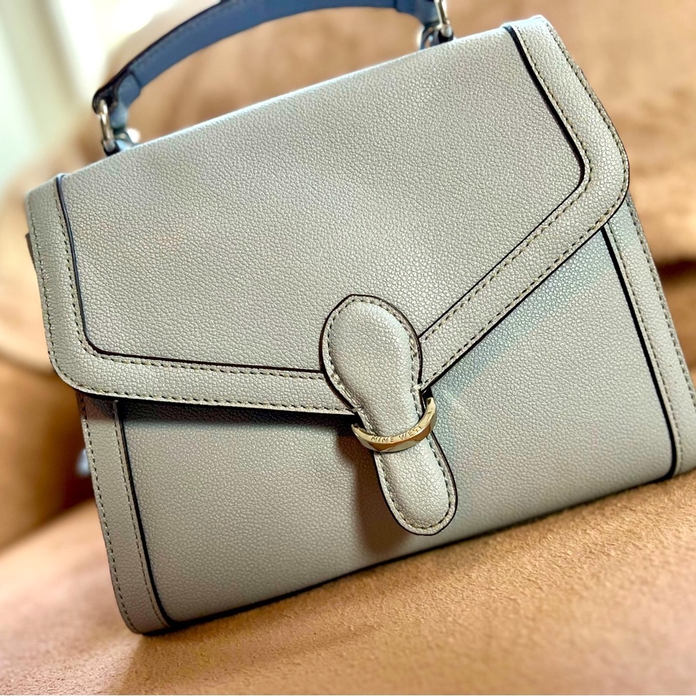 NINE WEST